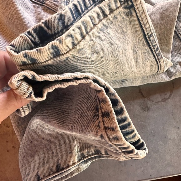 Revice size 25 crossover/asymmetrical waist denim jeans. Button fly, acid wash. - Picture 13 of 14